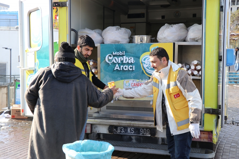 HALİLİYE’DE KAR MESAİSİ: YOL AÇMA VE SICAK YEMEK DESTEĞİ