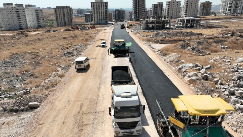 MEHMETÇİK MAHALLESİ’NDE ASFALTLAMA SÜRÜYOR 