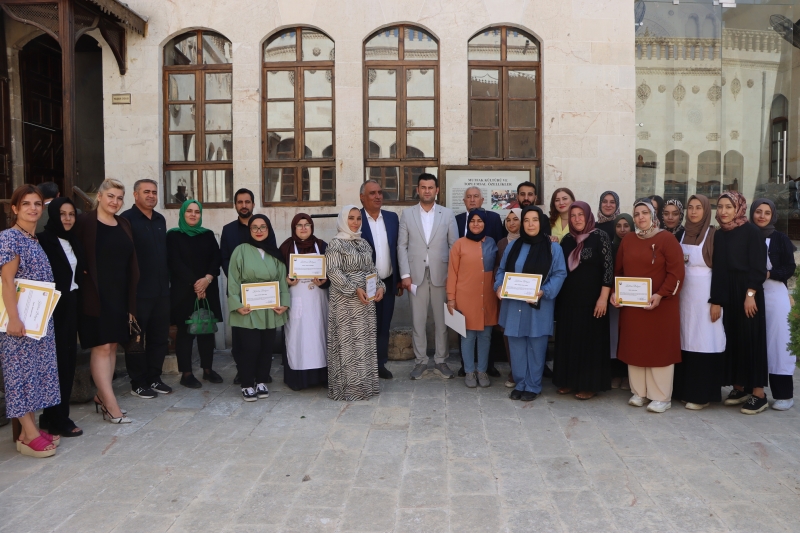 Şanlıurfa’da yöresel yemek eğitimi alan kursiyerlere sertifika verildi