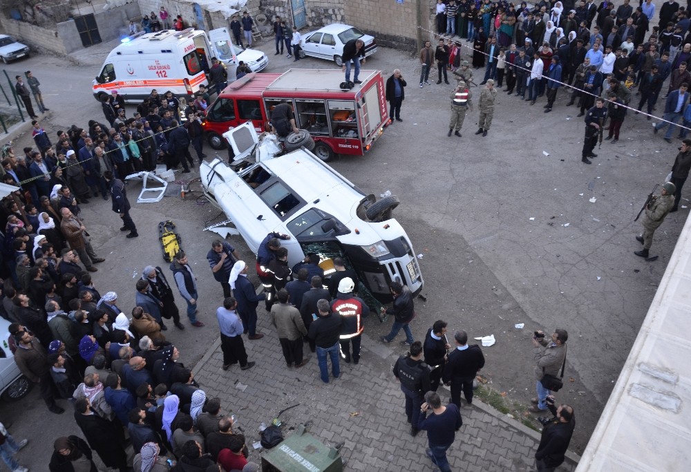 Siverek’te tır yolcu minibüsüne çarptı: 1 ölü, 14 yaralı
