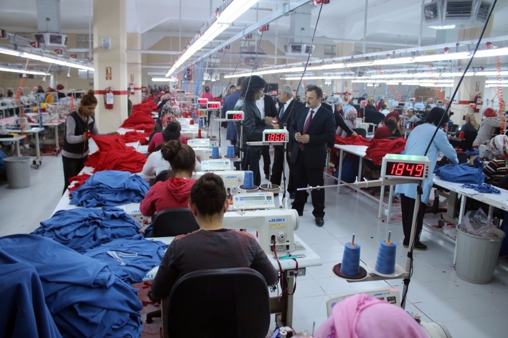 Birecik’teki tekstil fabrikası kadın istihdamına katkı sağlıyor