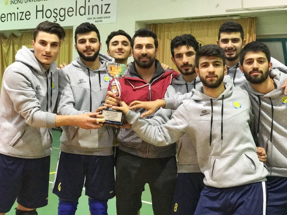 Harran Üniversitesi Voleybol Takımı 1. Lig’e çıktı