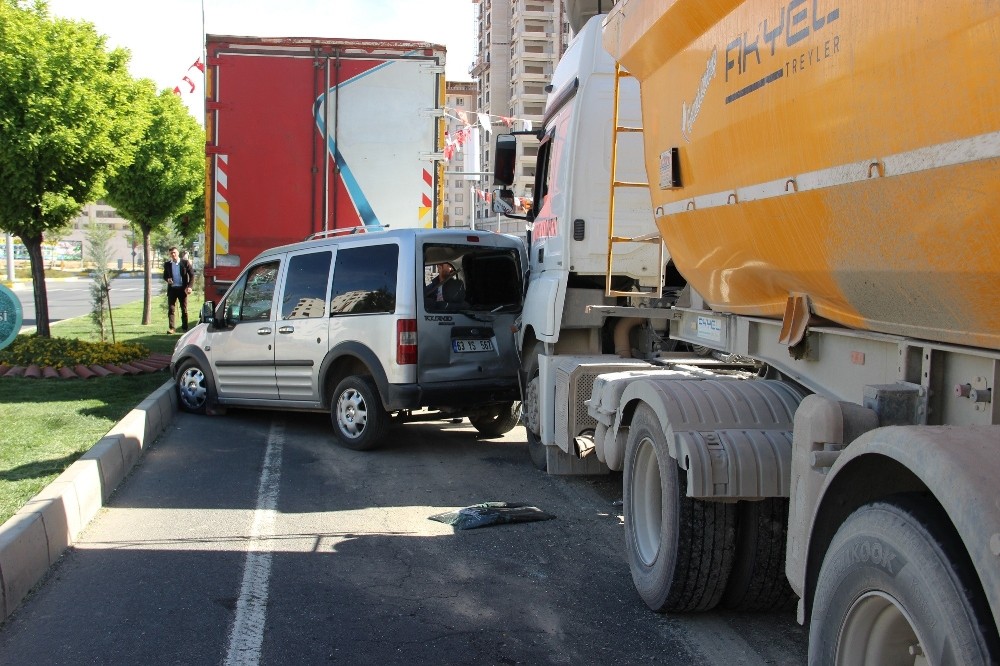Şanlıurfa’da zincirleme trafik kazası: 4 yaralı