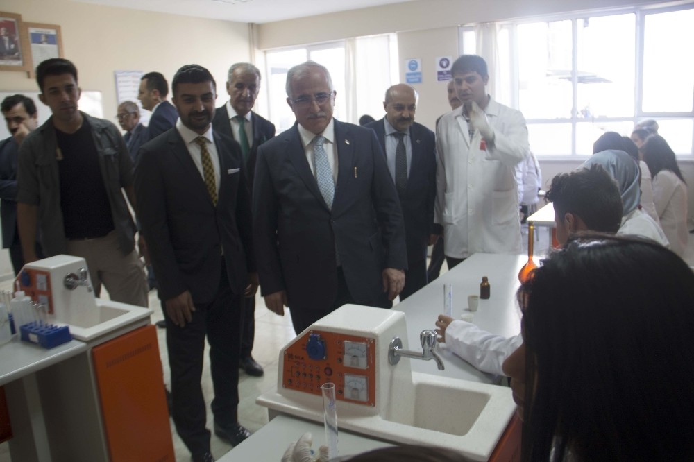Vali Tuna Erkan Teknik Meslek Lisesi öğrencileri ile bir araya geldi
