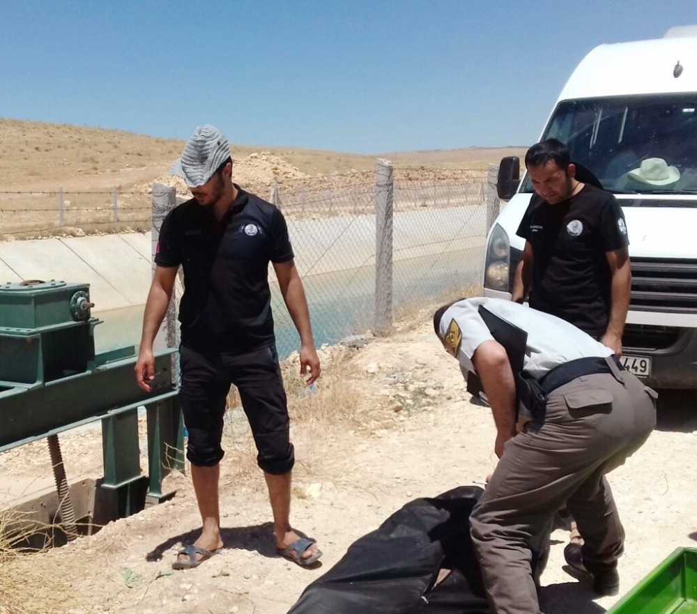 Serinlemek için sulama kanalına giren Suriyeli genç boğuldu