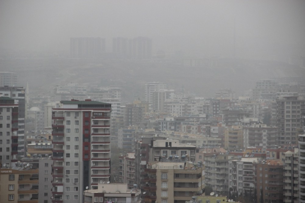 Şanlıurfa’yı saran toz bulutu yaşamı olumsuz etkiliyor
