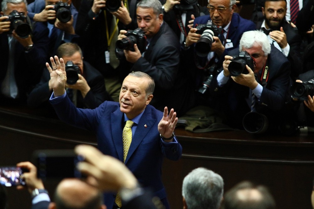 Cumhurbaşkanı Erdoğan, Ak Parti grup toplantı salonunda büyük bir coşkuyla karşılandı
