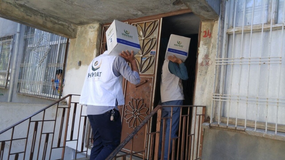 Hayrat Yardım Derneğinden ihtiyaç sahiplerine gıda yardımı