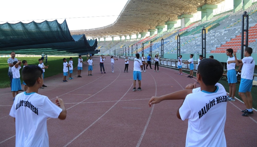 Spor okulları, çocukların yaz eğlencesi oldu