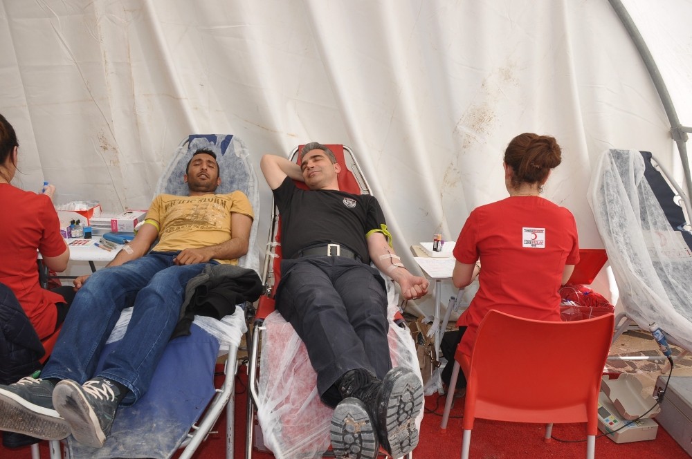 Suriye sınırında kan bağışı kampanyası