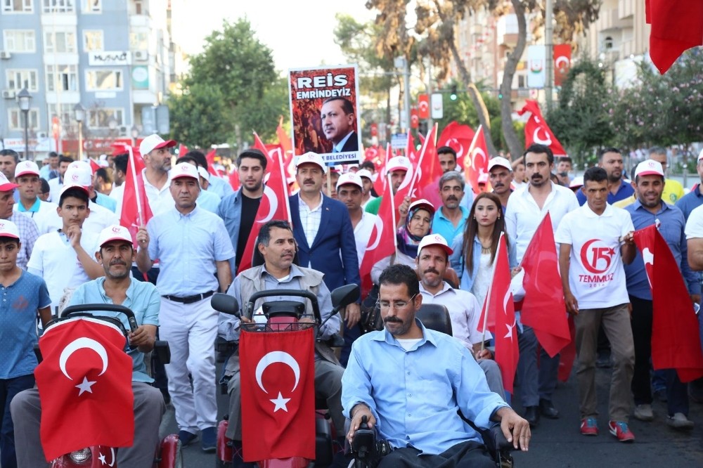 Belediye Başkanı Mehmet Ekinci, gençlerle yürüyüşe katıldı