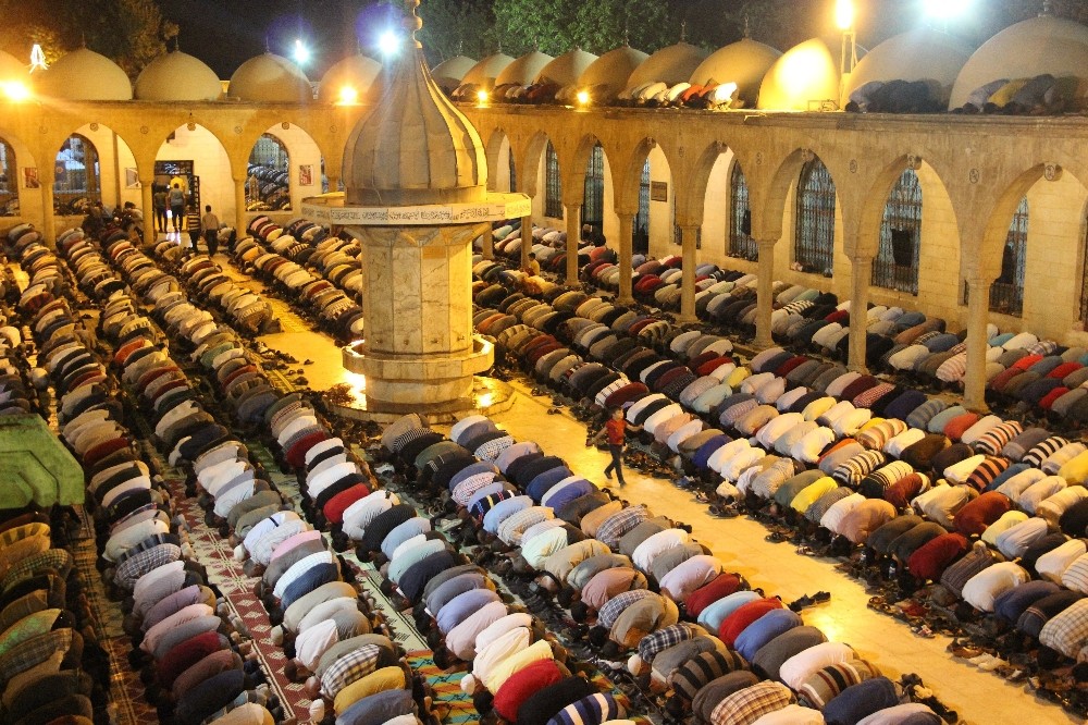’Peygamberler Şehri’nde Kadir Gecesi yoğunluğu