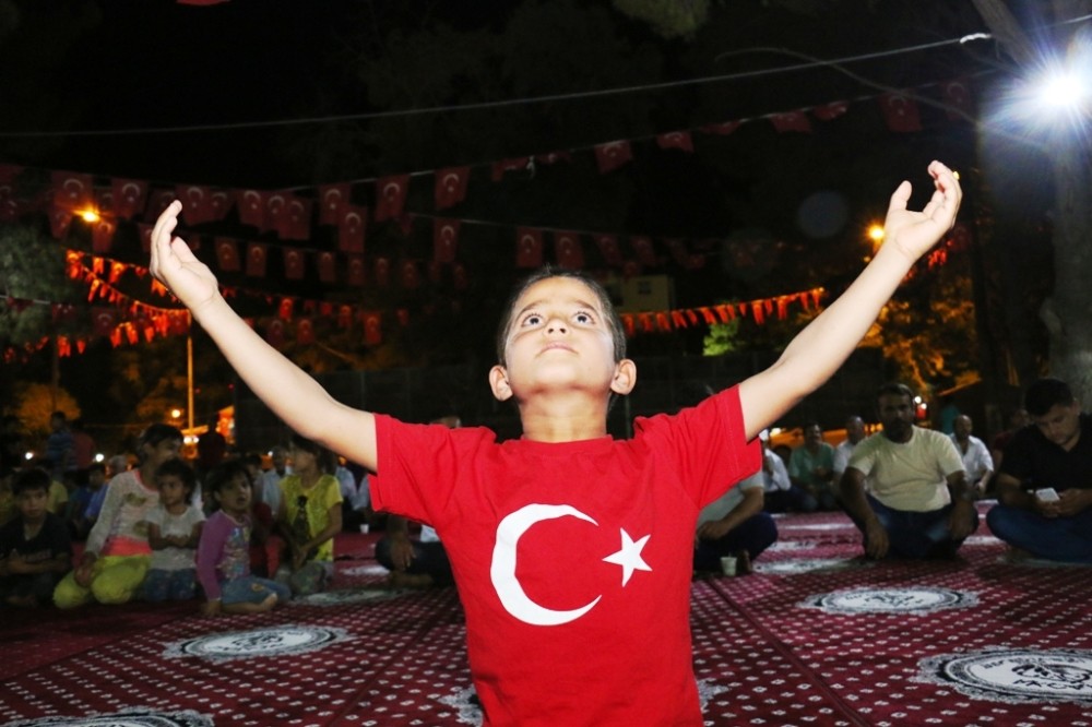 Demokrasi nöbetinin 4’üncü günü de dolu dolu geçti