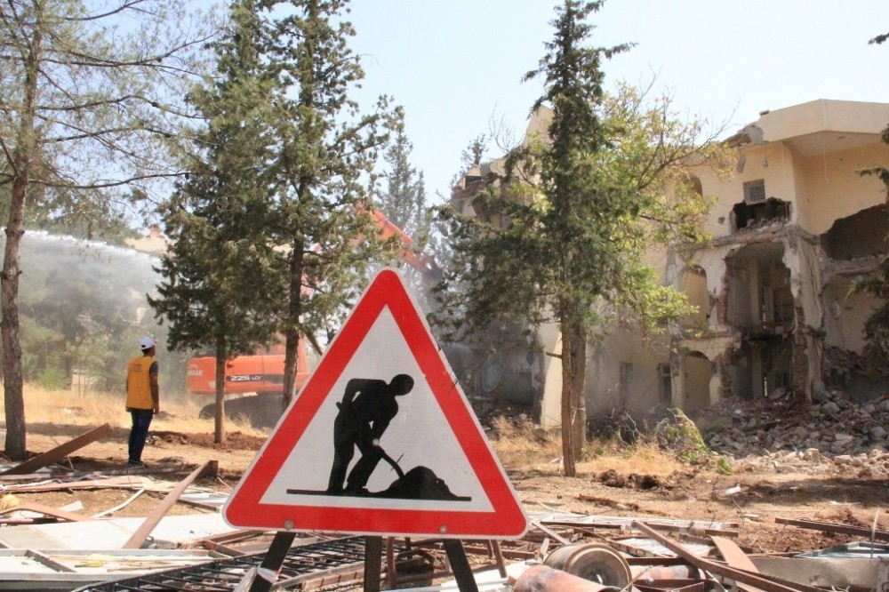 Şanlıurfa’da deprem riski bulunan 300 konut yıkılıyor
