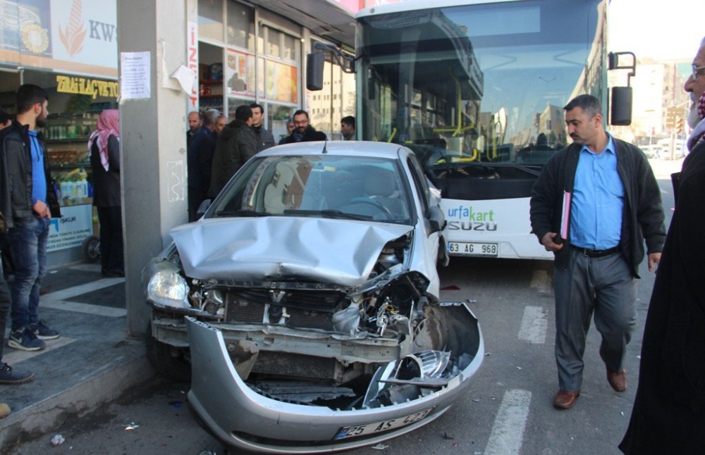 Gaz pedalı takılı kalan belediye halk otobüsü 9 araca zarar verdi