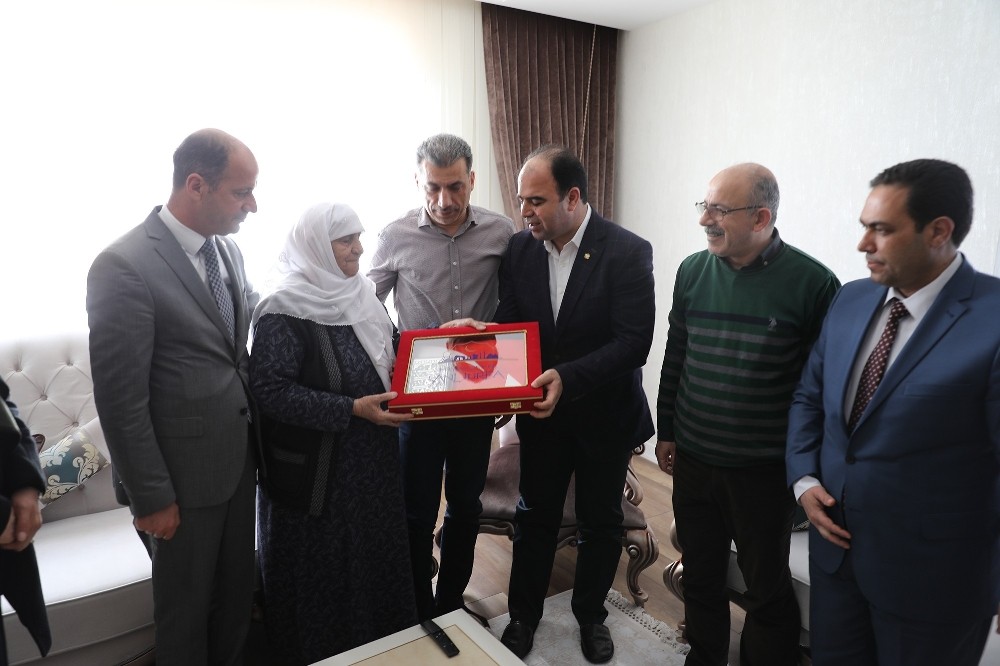 Şanlıurfa Büyükşehir Belediye Başkanı Nihat Çiftçi şehit ailelerini ziyaret etti
