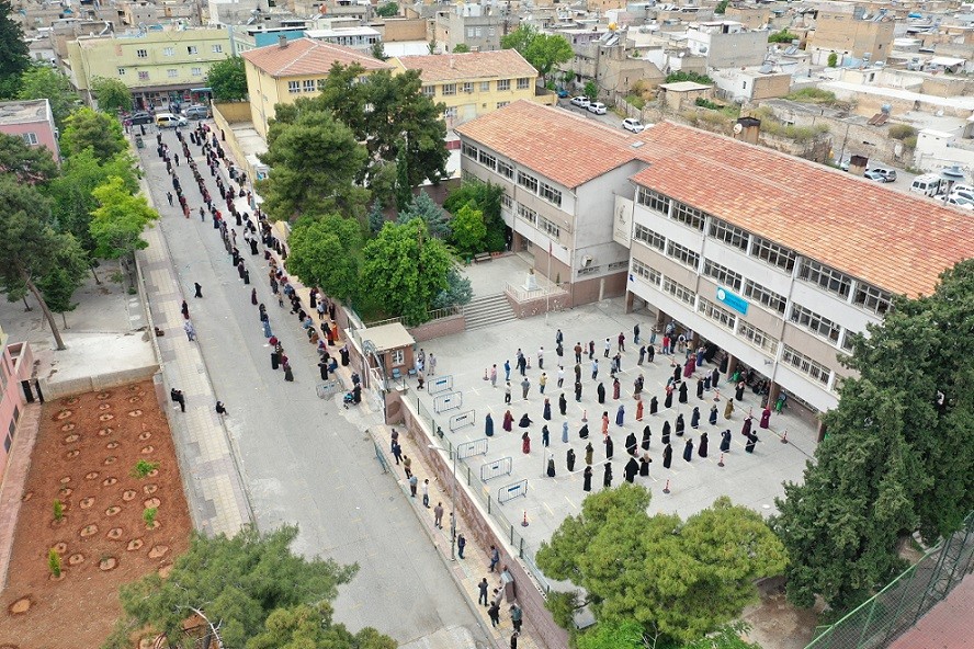 Vali Erin’den kurallara uyanlara teşekkür