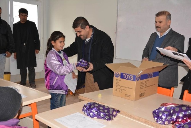 Çadır kentteki Suriyeli çocukların karne heyecanı