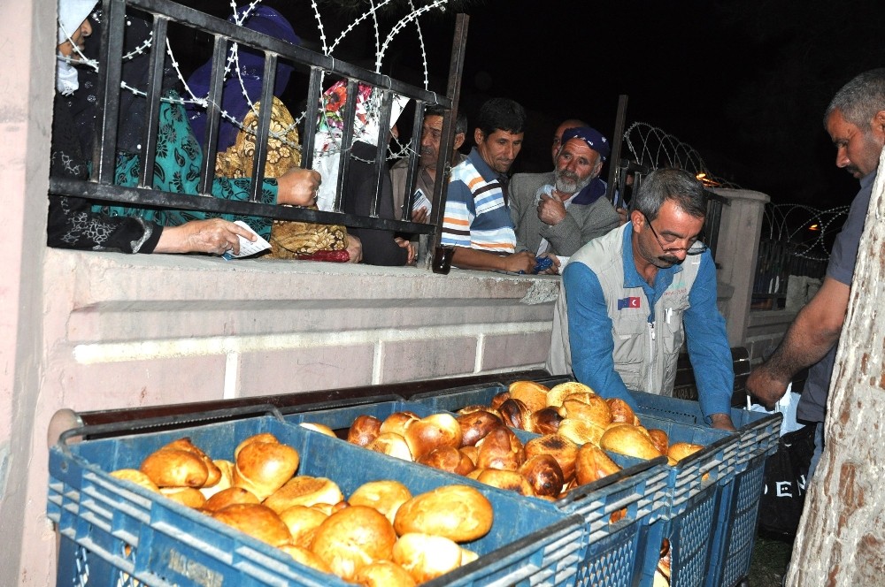 Akçakale’de mültecilere Ramazan’da ücretsiz ekmek dağıtılacak