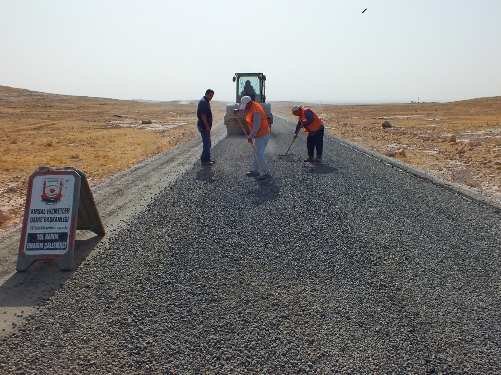 Viranşehir kırsalında sathi asfalt çalışması sürüyor