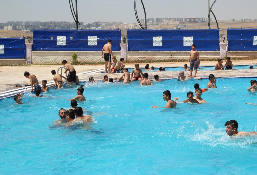 Haliliye Belediyesinden vatandaşlara ücretsiz havuz