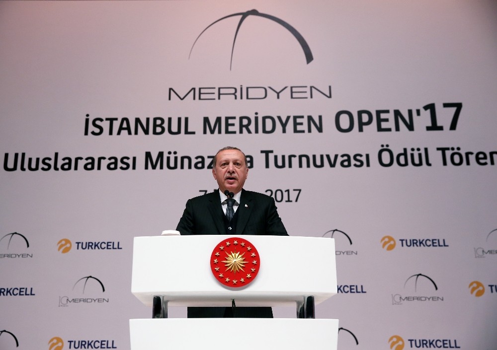 Cumhurbaşkanı Erdoğan: “Fikirlerin konuşulup tartışılmadığı yerde şiddet devreye girer”