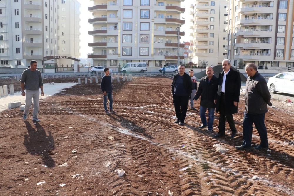 Başkan Demirkol, Karşıyaka’daki park yapım çalışmasını inceledi