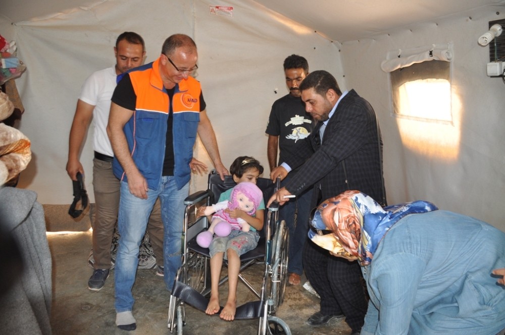 Engelli  mültecilere tekerlekli sandalye dağıtıldı