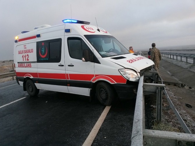Kazaya giden ambulans zincirleme kazaya karıştı