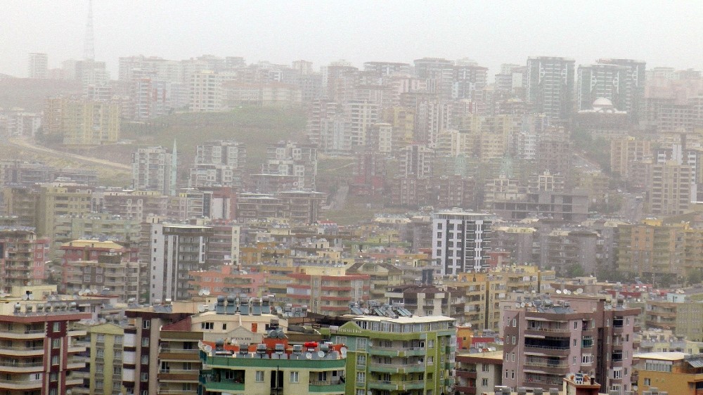 Şanlıurfa’yı toz bulutu sardı