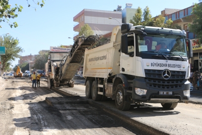AÇIKSU CADDESİNDE GECE-GÜNDÜZ MESAİSİ
