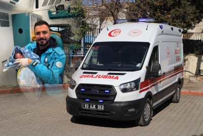 Ambulansta Doğum: Anne, Bebeğine Doğumu Gerçekleştiren ATT’nin Adını Verdi
