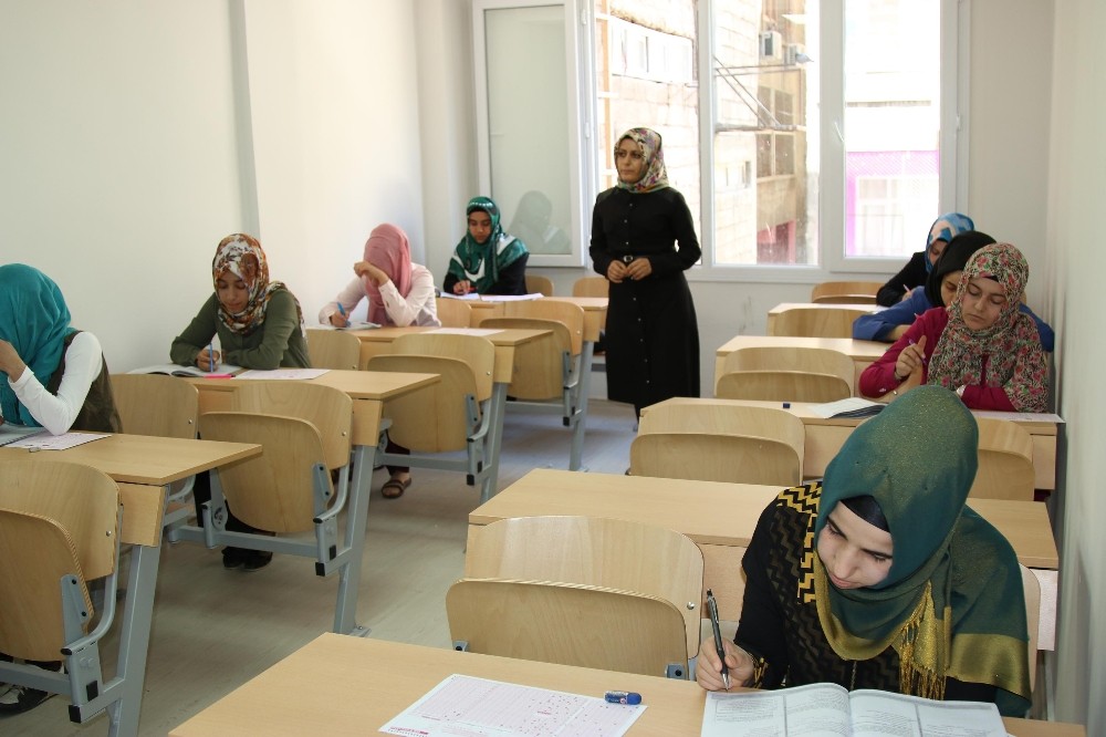 Haliliye Belediyesinden LYS  öğrencilerine deneme sınavı