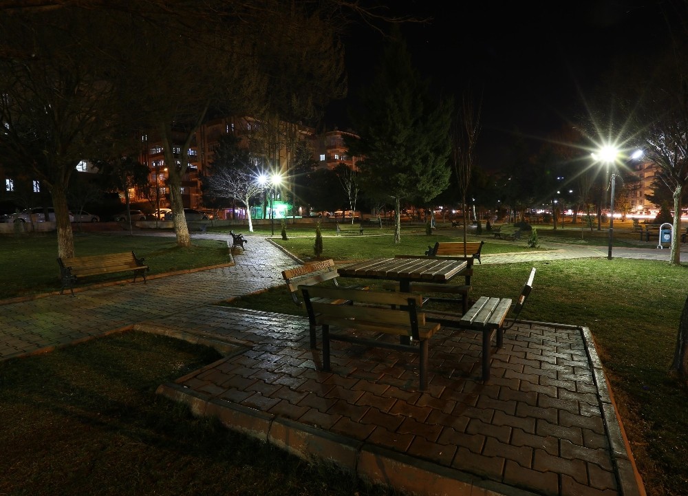 Haliliye parkları geceleri ışıl ışıl