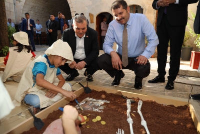 BAŞKAN BEYAZGÜL İLE VALİ AYHAN SANAT SOKAĞNDAKİ ATÖLYE ÇALIŞMASINA KATILDI