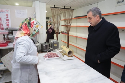 BAŞKAN BEYAZGÜL, KENDİ İŞYERİNİ AÇAN KADIN KASABI ZİYARET ETTİ
