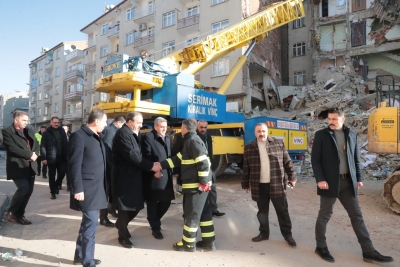 BAŞKAN BEYAZGÜL VE ŞANLIURFA HEYETİ DEPREM BÖLGESİNDE