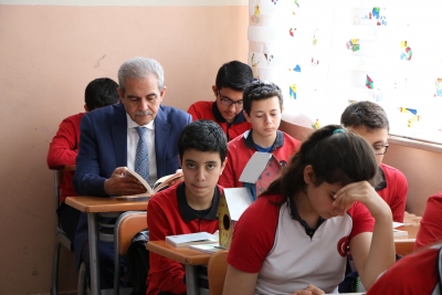 Başkan Demirkol, Öğrencilerle Birlikte Kitap Okudu