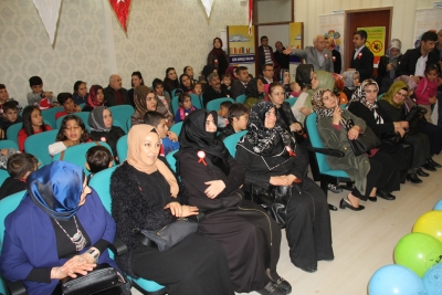 BAŞKAN EŞİ BETÜL BEYAZGÜL, ENGELLİ ÖĞRENCİLERLE AĞAÇ DİKTİ