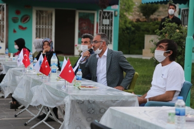 BAŞKAN KUŞ, SINAVA GİRECEK GENÇLERLE BİR ARAYA GELDİ.