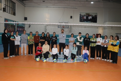 BASKETBOL VE VOLEYBOL KURSLARI HALİLİYE’DE YOĞUN İLGİ GÖRÜYOR