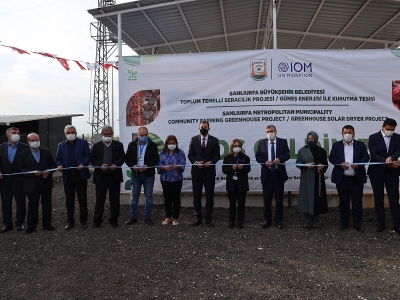 BÜYÜKŞEHİR, GÜNEŞ ENERJİSİ İLE YAŞ SEBZE VE MEYVE KURUTMA TESİSİSİNİ HİZMETE SUNDU