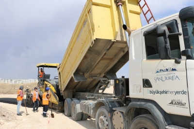 BÜYÜKŞEHİR SICAK ASFALT ÇALIŞMALARINI SÜRDÜRÜYOR