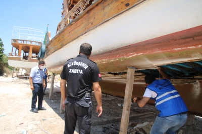 BÜYÜKŞEHİR’DEN HALFETİ’DEKİ TUR TEKNELERİNE SIKI DENETİM 