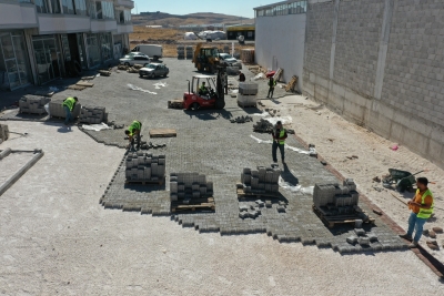 BÜYÜKŞEHİR’DEN SICAK ASFALT VE KİLİTLİ BETON PARKE ÇALIŞMASI