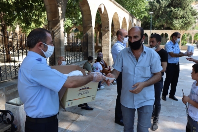 BÜYÜKŞEHİRDEN VATANDAŞLARA ÜCRETSİZ MASKE DAĞITIMI DEVAM EDİYOR
