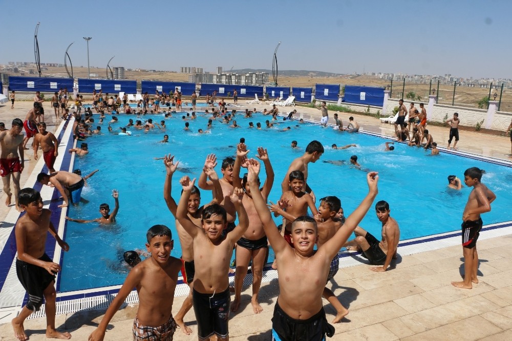 Şanlıurfa’da bin 500 genç belediyenin kurslarında yüzme öğrendi
