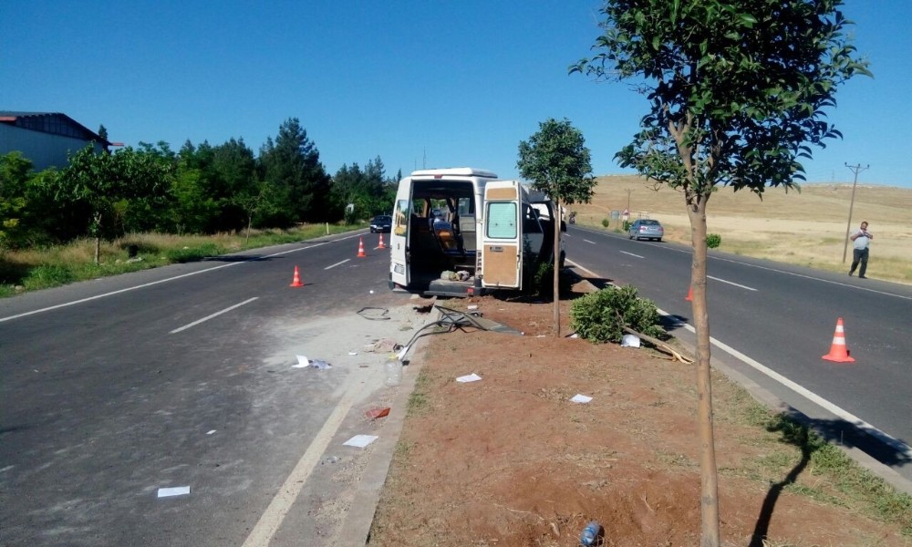 Şanlıurfa’da öğrenci servisi takla attı: 13 yaralı