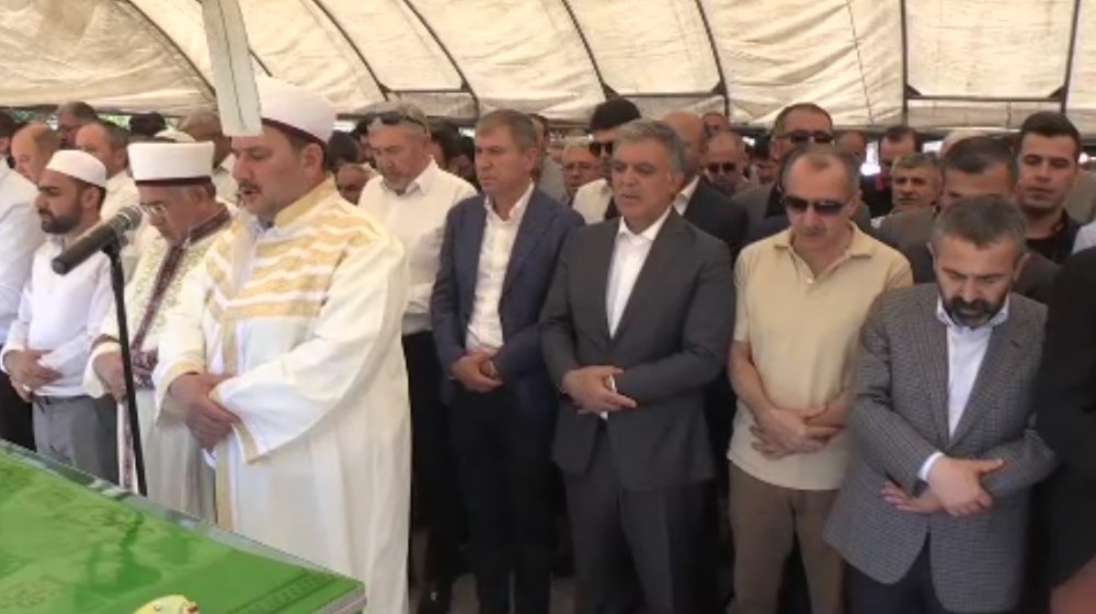 Abdullah Gül, Şanlıurfa’da eski AK Parti’li vekilin babasının cenazesine katıldı