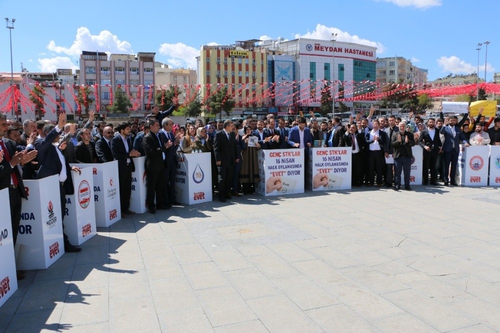 Şanlıurfalı genç STK’lar evet standı açtı